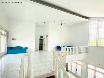 Rumah PUTAT INDAH TENGAH siap huni HOOK MEWAH