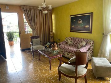 casa en venta en atanasio girardot. Cod V108195