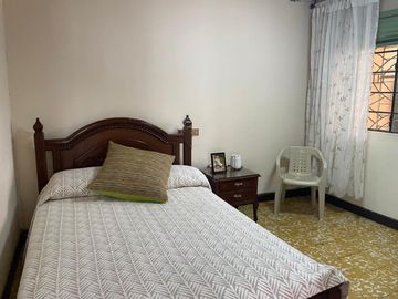 casa en venta en atanasio girardot. Cod V108195