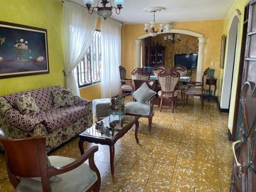 casa en venta en atanasio girardot. Cod V108195