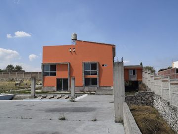 VENTA OPORTUNIDAD CASA DE CAMPO CON SALON DE