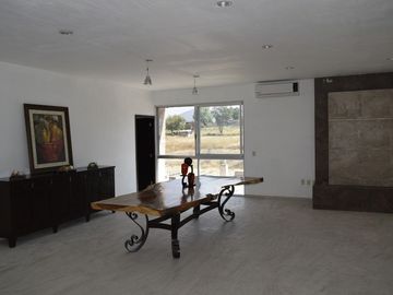VENTA OPORTUNIDAD CASA DE CAMPO CON SALON DE