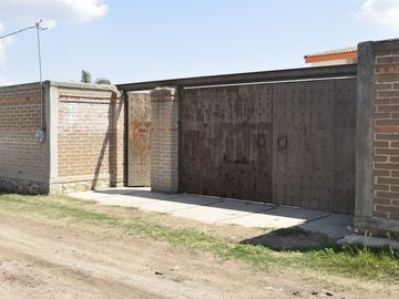 VENTA OPORTUNIDAD CASA DE CAMPO CON SALON DE
