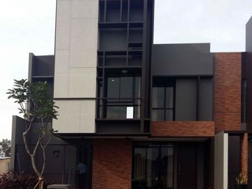 Rumah 2 Lantai Alam Signature Model Artristik Suvarna Sutera