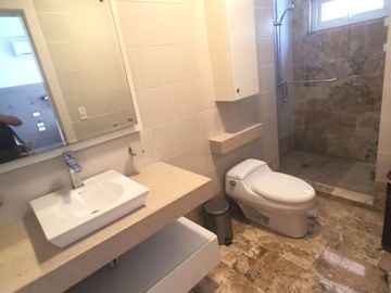 Vendo departamento de lujo frente al mar y cerca del mall del Pacífico