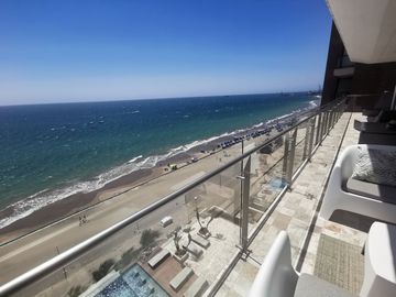 Vendo departamento de lujo frente al mar y cerca del mall del Pacífico