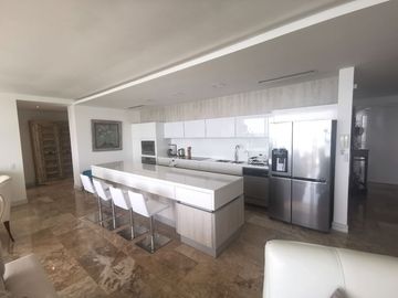 Vendo departamento de lujo frente al mar y cerca del mall del Pacífico