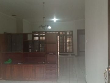 Rumah 1 lantai, asri dan tenang, AC 3 unit, Bukit Cinere Indah