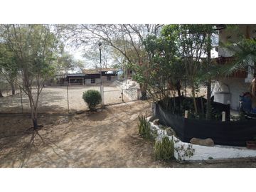 En venta Quinta Vacacional productiva Sector las Palmas.