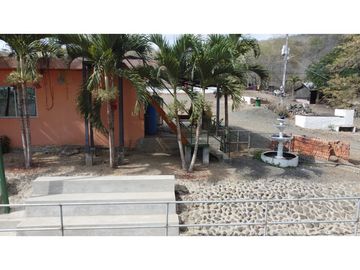 En venta Quinta Vacacional productiva Sector las Palmas.