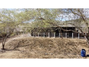 En venta Quinta Vacacional productiva Sector las Palmas.