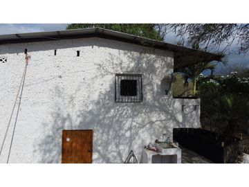 En venta Quinta Vacacional productiva Sector las Palmas.