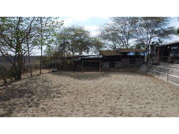 En venta Quinta Vacacional productiva Sector las Palmas.
