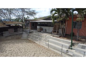 En venta Quinta Vacacional productiva Sector las Palmas.