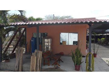 En venta Quinta Vacacional productiva Sector las Palmas.