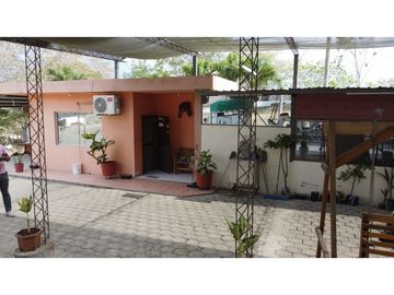 En venta Quinta Vacacional productiva Sector las Palmas.