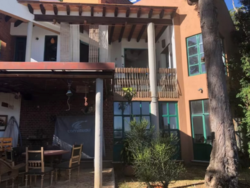 ¡OPORTUNIDAD! Arquitectura élégante, hermosa casa