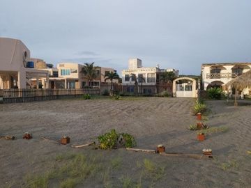 Puerto Cayo - Villa La Boca: Se Vende Casa en Zona Rural y Frente al Mar en Puerto Cayo