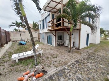 Puerto Cayo - Villa La Boca: Se Vende Casa en Zona Rural y Frente al Mar en Puerto Cayo