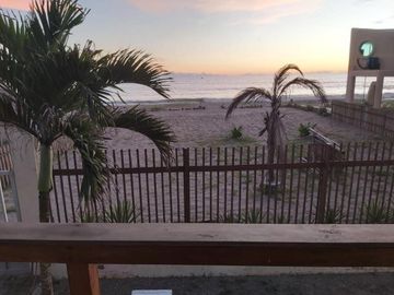 Puerto Cayo - Villa La Boca: Se Vende Casa en Zona Rural y Frente al Mar en Puerto Cayo