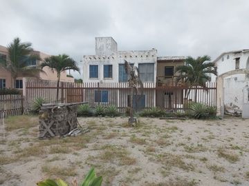 Puerto Cayo - Villa La Boca: Se Vende Casa en Zona Rural y Frente al Mar en Puerto Cayo