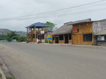 Puerto Cayo - Villa La Boca: Se Vende Casa en Zona Rural y Frente al Mar en Puerto Cayo
