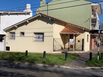 Chalet 3 amb.c/patio en esquina