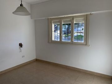 Chalet 3 amb.c/patio en esquina