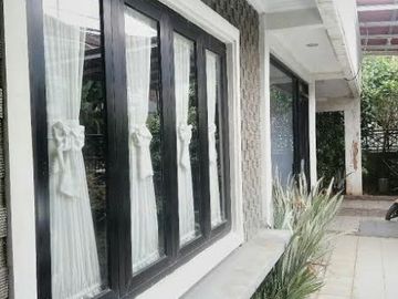 Rumah Usaha Cafe dan Resto siap di pakai untuk kantor atau ruang usaha