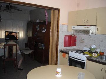 Muy linda casa 3 amb mas depto 2 amb. Excelente estado ISIDRO CASANOVA