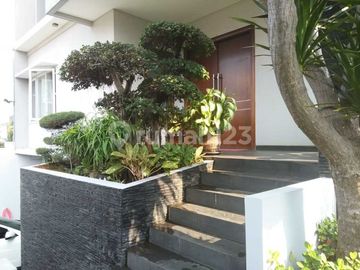Di Jual Rumah di Duta Garden