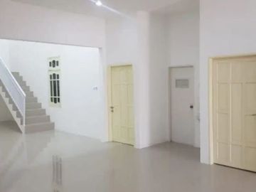 Rumah Terawat 1,5 Lantai Nirwana Eksekutif Dekat Pandugo