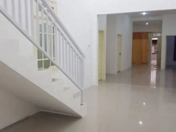 Rumah Terawat 1,5 Lantai Nirwana Eksekutif Dekat Pandugo