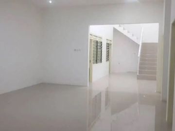 Rumah Terawat 1,5 Lantai Nirwana Eksekutif Dekat Pandugo