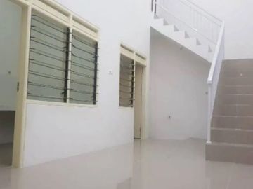 Rumah Terawat 1,5 Lantai Nirwana Eksekutif Dekat Pandugo