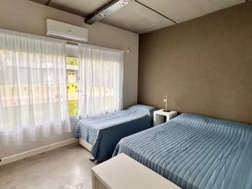 Casa con Pileta. Ubicada en el Nuevo Barrio Alamos, PINAMAR