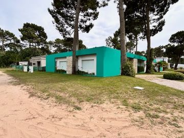 Casa con Pileta. Ubicada en el Nuevo Barrio Alamos, PINAMAR
