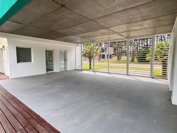 Casa con Pileta. Ubicada en el Nuevo Barrio Alamos, PINAMAR