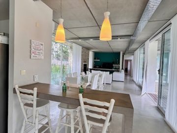 Casa con Pileta. Ubicada en el Nuevo Barrio Alamos, PINAMAR