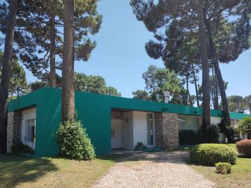 Casa con Pileta. Ubicada en el Nuevo Barrio Alamos, PINAMAR