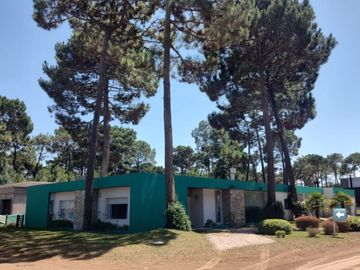 Casa con Pileta. Ubicada en el Nuevo Barrio Alamos, PINAMAR