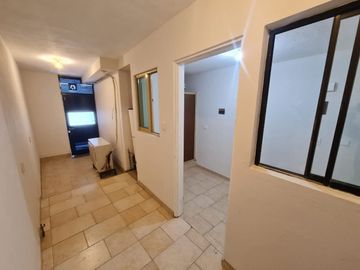 Hermosa casa frente a parque, casi esquina con Av.  Fundadores.