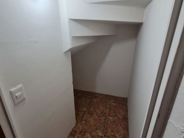 Hermosa casa frente a parque, casi esquina con Av.  Fundadores.