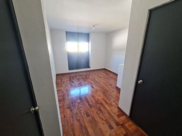 Hermosa casa frente a parque, casi esquina con Av.  Fundadores.