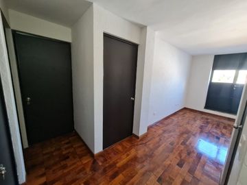 Hermosa casa frente a parque, casi esquina con Av.  Fundadores.