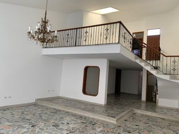 CASA ARRIENDO CAOBOS