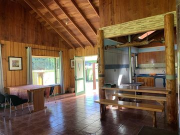 CASA EN CENTRO DE PUCÓN HABITACIONAL-COMERCIAL