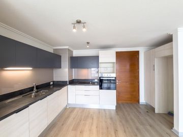 Arriendo moderno departamento en centro de viña