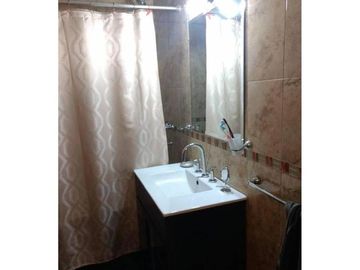 EXCELENTE CHALET EN 2 PLANTAS CON COCHERA Y PATIO