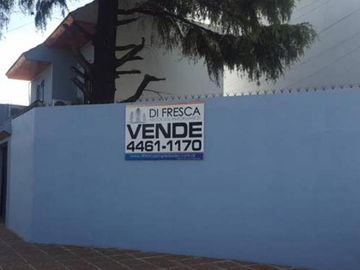 EXCELENTE CHALET EN 2 PLANTAS CON COCHERA Y PATIO